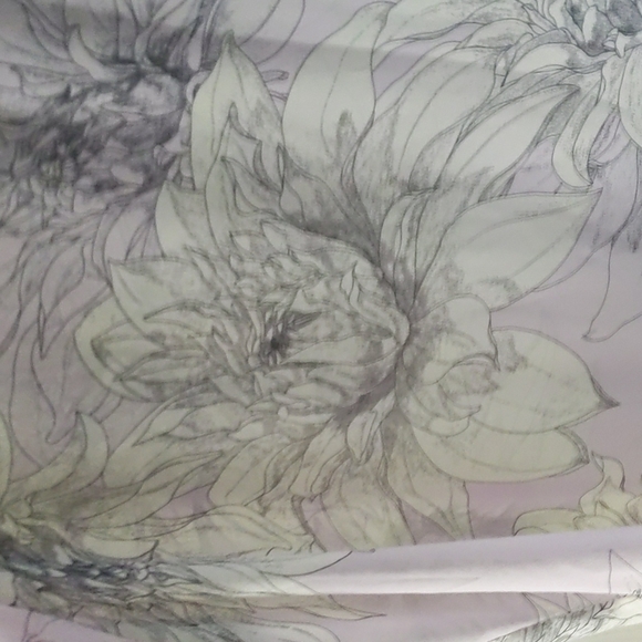 Vince Camuto overlay... - Picture 5 of 10